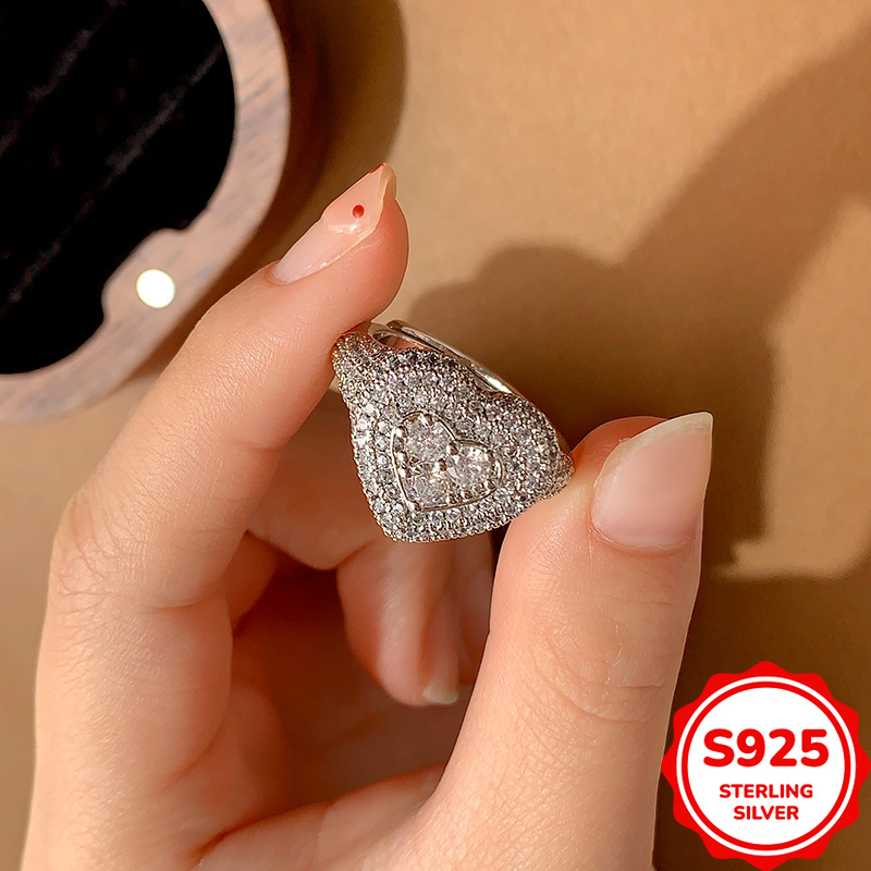 Statement Cocktail Ring - Роскошное и универсальное женское кольцо для